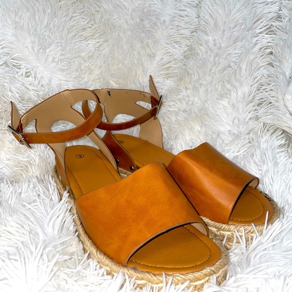 Sandals - Picture 2 of 3